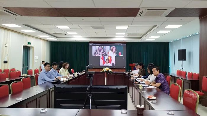 Quang cảnh buổi làm việc