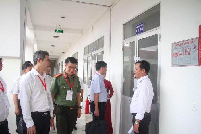 Đoàn công tác của Bộ GD&ĐT kiểm tra công tác chuẩn bị Kỳ thi tốt nghiệp THPT tại TP Cần Thơ.
