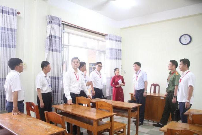 Đoàn công tác của Bộ GD&ĐT cùng lãnh đạo Sở GD&ĐT TP Cần Thơ kiểm tra công tác chuẩn bị Kỳ thi tốt nghiệp THPT.