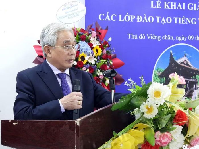 Nhà giáo ưu tú, PGS. TS Lương Minh Cừ, Bí thư Đảng ủy, Hiệu trưởng Trường ĐH Cửu Long phát biểu tại lễ khai giảng.