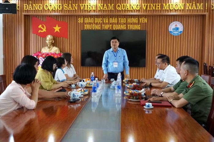 Phó chủ tịch UBND tỉnh Hưng Yên Phạm Văn Nghiêm, Trưởng Ban Chỉ đạo Kỳ thi tốt nghiệp THPT năm 2026 tỉnh Hưng Yên phát biểu chỉ đạo. Ảnh: Đinh Chiến