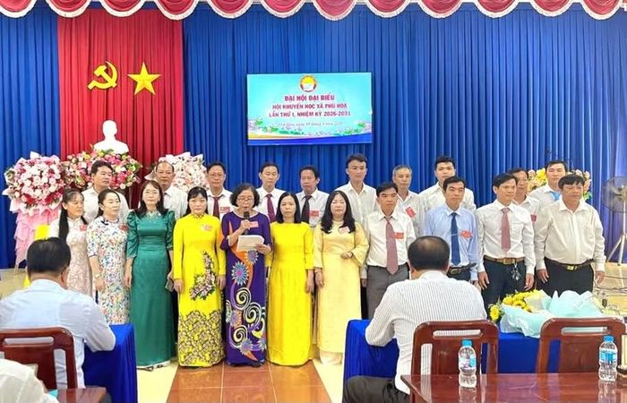 Ban Chấp hành Hội Khuyến học xã Phú Hòa nhiệm kỳ 2026 - 2031 ra mắt Đại hội.