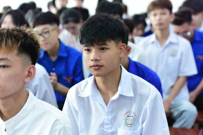 Học sinh, sinh viên Trường Dự bị Đại học Dân tộc Sầm Sơn tham gia buổi Diễn đàn đối thoại "Hiệu trưởng với cán bộ, giáo viên và HSSV học kỳ II, năm học 2025-2026" . Ảnh: Website.