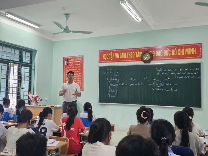 Thầy trò các trường khu vực biên giới tận dụng tối đa thời gian còn lại để ôn tập.