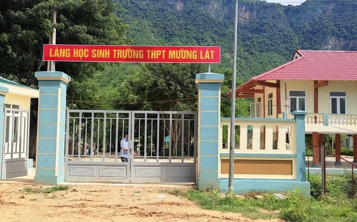 Làng học sinh Trường THPT Mường Lát, là nơi ở miễn phí cho thí sinh trong những ngày diễn ra kỳ thi.