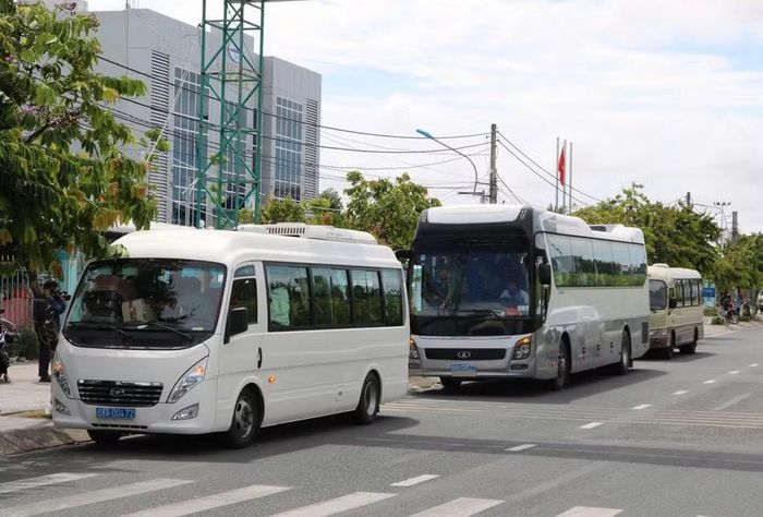 “Đội xe Công an tình nguyện” Công an tỉnh An Giang đón 157 em học sinh đặc khu Kiên Hải.