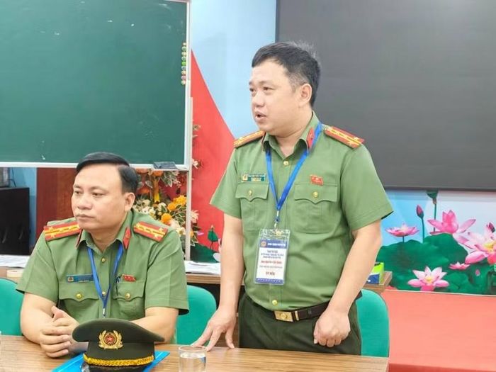 Đại tá Nguyễn Tiến Thắng - Trưởng phòng An ninh chính trị nội bộ Công an TP Hà Nội phát biểu tại buổi làm việc.