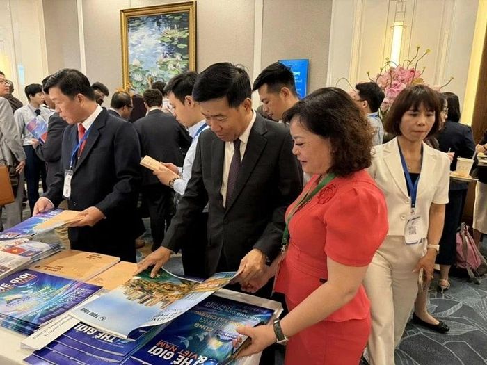 Như vậy, theo Thứ trưởng, tự cường phải gắn liền với hợp tác. Vậy ASEAN cần xây dựng năng lực tự cường như thế nào để đáp ứng các yêu cầu của tương lai?