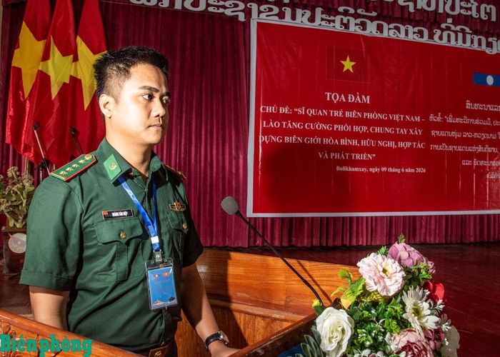 Đại diện sĩ quan trẻ Bộ đội Biên phòng Việt Nam trình bày tham luận tâm huyết tại tọa đàm. Ảnh: Lê Văn Chương