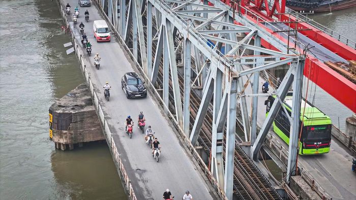 Tháng 7/2024, Bộ GTVT (nay là Bộ Xây dựng) cùng TP Hà Nội triển khai dự án xây dựng cầu Đuống mới thay thế cầu cũ đã khai thác hơn một thế kỷ. Công trình có kế hoạch hoàn thành năm 2025, nhưng phải lùi thời hạn hoàn thành sang năm 2026 do công tác giải phóng mặt bằng và tái định cư chậm triển khai tại khu vực phường Việt Hưng và xã Phù Đổng.