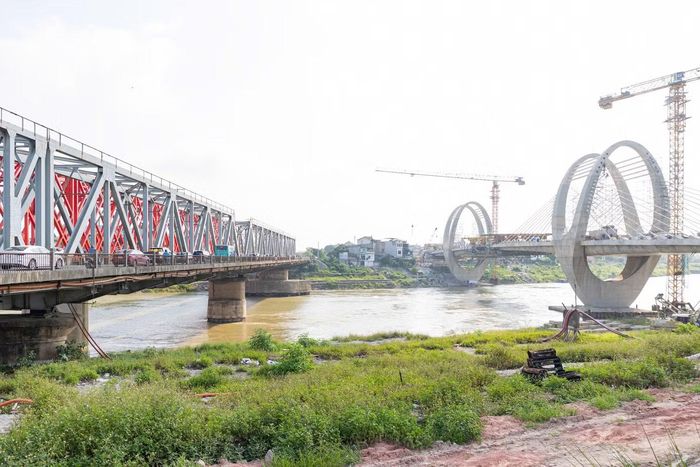 Sau nhiều lần sửa chữa, cầu Đuống hiện xuất hiện nhiều dấu hiệu xuống cấp sau thời gian dài khai thác.