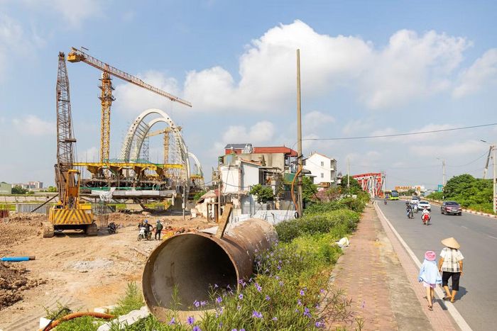 Sau khi cầu mới đi vào hoạt động, Hà Nội dự kiến sẽ tháo dỡ cầu Đuống cũ để giải quyết điểm nghẽn giao thông đường thủy trên sông Đuống và đồng bộ hóa hệ thống hạ tầng giao thông khu vực phía Đông Bắc Thủ đô vào tháng 9/2026.