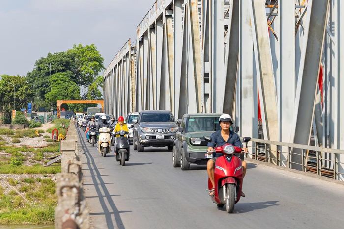 Dù vậy, công trình này đến nay vẫn giữ vai trò kết nối giao thông giữa khu vực nội đô và phía Đông Bắc Hà Nội, bảo đảm lưu thông thông suốt qua hai bờ sông Đuống.