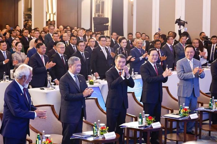 Năm Thủ tướng cùng đông đảo các quan chức cấp cao, nhà ngoại giao và chuyên gia trong nước và quốc tế tại phiên khai mạc. Ảnh: Như Ý