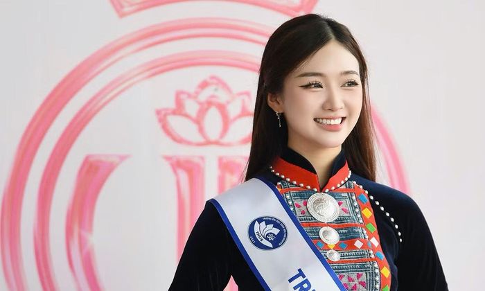 "Trở thành Hoa hậu Việt Nam là ước mơ của tôi từ nhiều năm nay. Tôi quyết tâm ghi danh và mong muốn mang về chiếc vương miện đầu tiên cho Thái Nguyên", nữ sinh chia sẻ.
