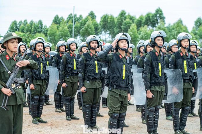 Theo Đại tá Phan Công Côn, thời gian qua tình hình an ninh chính trị, trật tự, an toàn xã hội trên thế giới và khu vực vẫn tiếp tục diễn biến hết sức phức tạp. Phát sinh nhiều vấn đề mới trong quan hệ xã hội, sẽ tác động trực tiếp đến an ninh quốc gia và trật tự, an toàn xã hội của đất nước, đặt ra cho lực lượng Công an nhân dân nói chung và lực lượng Cảnh sát cơ động nói riêng nhiều nhiệm vụ hết sức nặng nề.