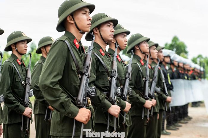 Cùng với đó, chất lượng tuyển quân của Công an các đơn vị địa phương năm 2026 cao hơn các năm trước đây, nhận thức của chiến sĩ tốt hơn do nhiều đồng chí đã tốt nghiệp Đại học, Cao đẳng, nhiều đồng chí đã trải qua công tác các ngành nghề khác nhau trước khi tham gia nhập ngũ.