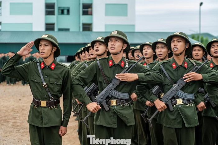 Trong suốt quá trình huấn luyện chiến sĩ mới, các tân binh được học điều lệnh đội ngũ, các bài giảng võ thuật, sử dụng vũ khí quân dụng, chiến thuật cá nhân, đội nhóm trong quá trình trấn áp tội phạm, khủng bố, bảo vệ mục tiêu và các sự kiện quan trọng của đất nước.