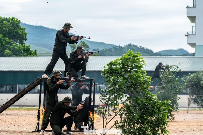 Các chiến sĩ đã thực hiện tốt các bài tập bắn súng trường, súng ngắn trong quá trình thực luyện tấn công mục tiêu tội phạm, khủng bố.
