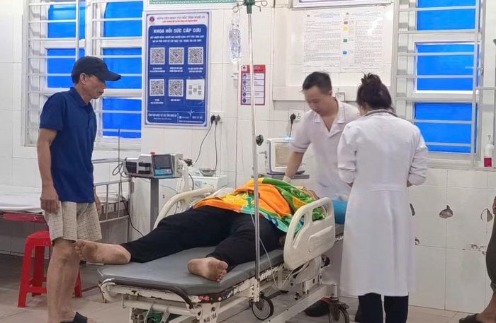 Nạn nhân đang được điều trị tại Bệnh viện ĐKKV Tây Bắc.