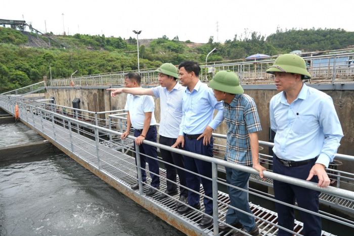 Phó Tổng giám đốc Tập đoàn Nguyễn Huy Nam cùng đoàn công tác kiểm tra Dự án nâng công suất Trạm xử lý nước thải Cọc Sáu.