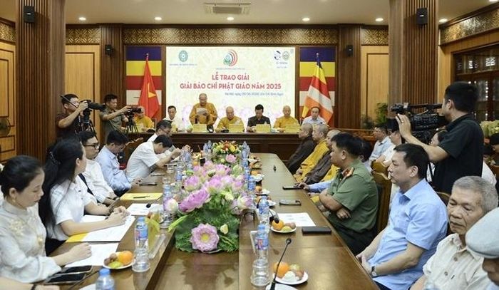 Hòa thượng Thích Gia Quang - Phó Chủ tịch Hội đồng trị sự Giáo hội Phật giáo Việt Nam, Trưởng ban Thông tin Truyền thông Trung ương, Trưởng Ban tổ chức giải Báo chí Phật giáo năm 2025.