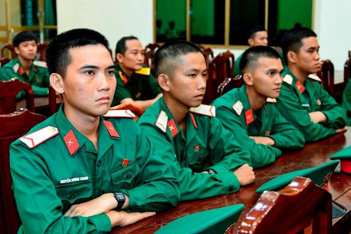 21 chiến sĩ thuộc các đơn vị của Bộ Tư lệnh Thành phố tham gia tìm kiếm hài cốt liệt sĩ.