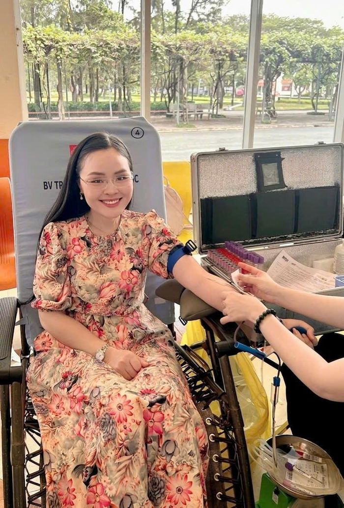 ThS Nguyễn Thị Bích Ngọc chia sẻ trách nhiệm của người trẻ, giá trị của sự cho đi và mong muốn truyền cảm hứng sống tích cực đến các bạn trẻ.