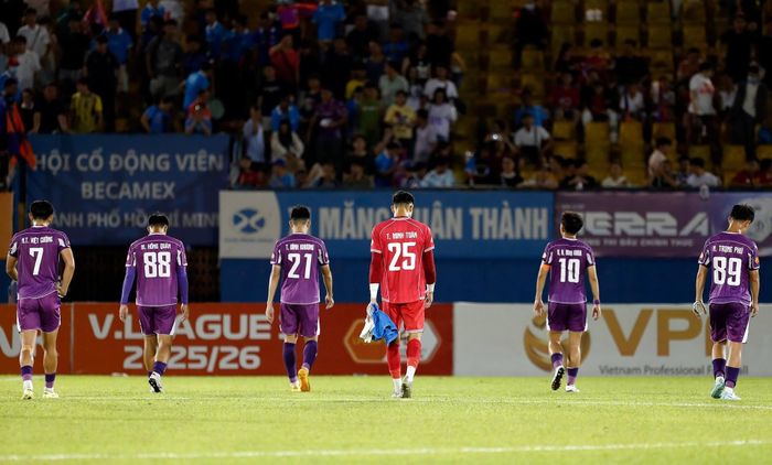 Sau hơn 2 thập kỷ, Bình Dương chính thức xuống hạng. Ảnh: Hữu Hà