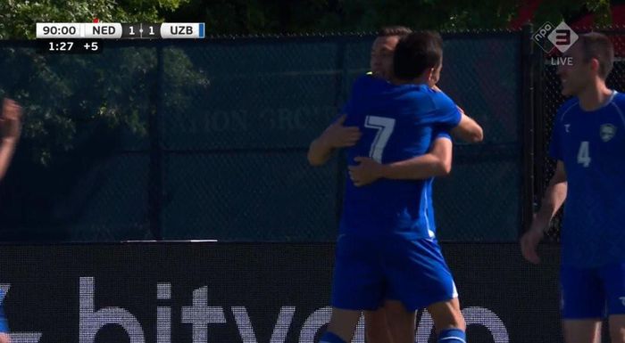 Đến cuối trận, Uzbekistan bất ngờ tìm được bàn gỡ hòa 1-1 nhờ cú ra chân cận thành của Sergeev