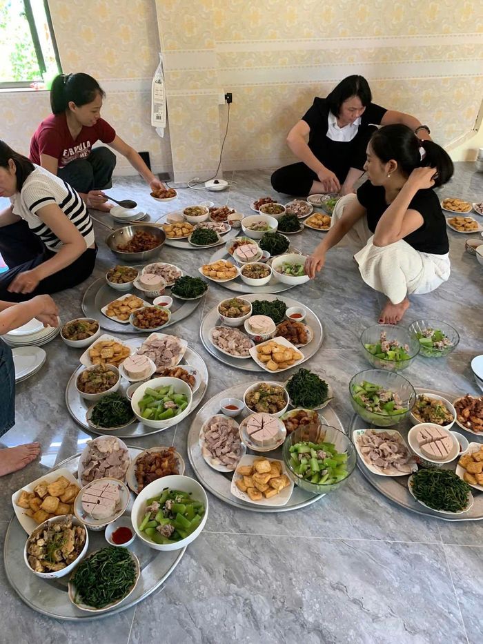 Những bữa ăn miễn phí từng được gia đình chị Vân Anh chuẩn bị cho các thí sinh ở xa dự thi tốt nghiệp THPT năm 2025. Ảnh: NVCC.