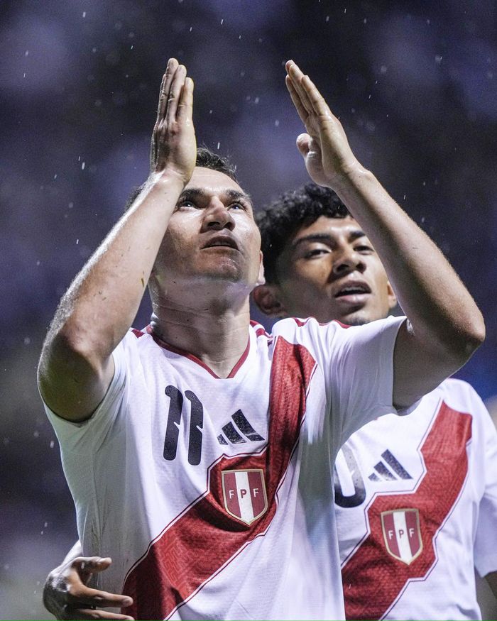 Phút 66, Velez gỡ lại một bàn cho đại diện Nam Mỹ