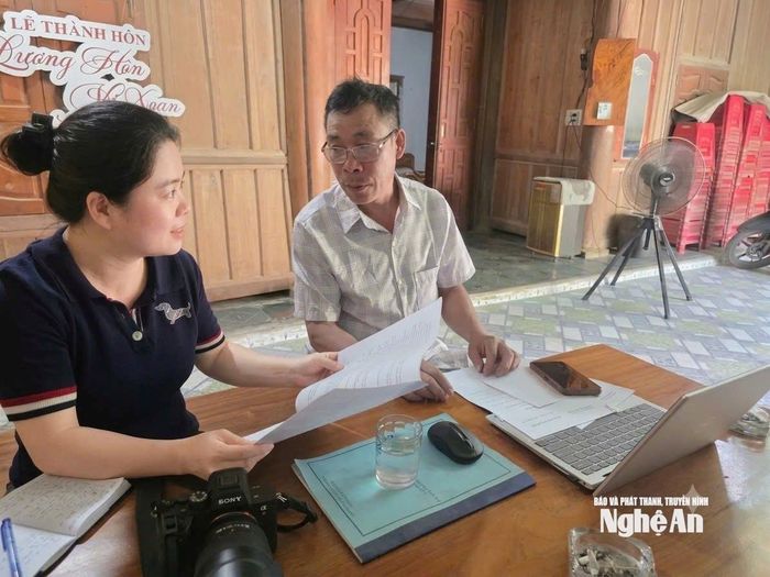 Ông Lương Văn Cường kể về văn bản đầu tiên mà ông mất đến 3 ngày, 3 đêm mới soạn thảo xong. Ảnh: HT