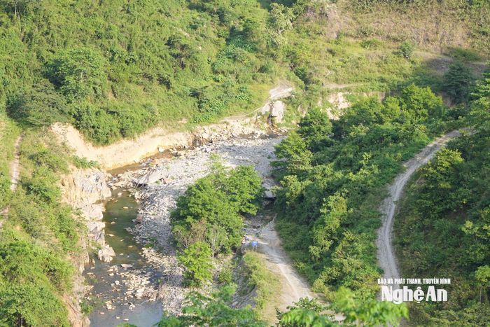 Đường vào bản Xoóng Con, xã vùng cao Tam Thái. Ảnh: T.P
