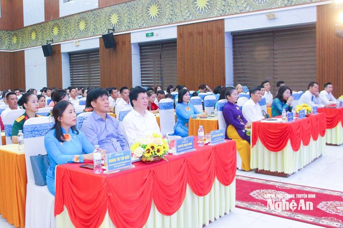 Lãnh đạo các cơ quan, đơn vị tham dự hội nghị. Ảnh: Mai Hoa