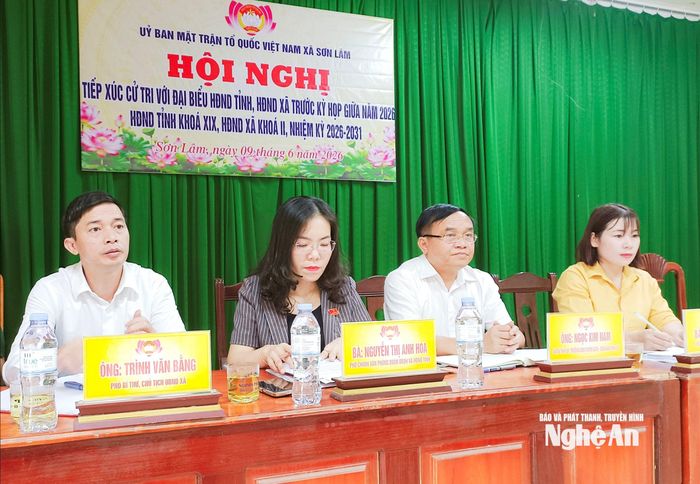 Đại biểu HĐND tỉnh tại buổi tiếp xúc cử tri xã Sơn Lâm. Ảnh: Đình Hào