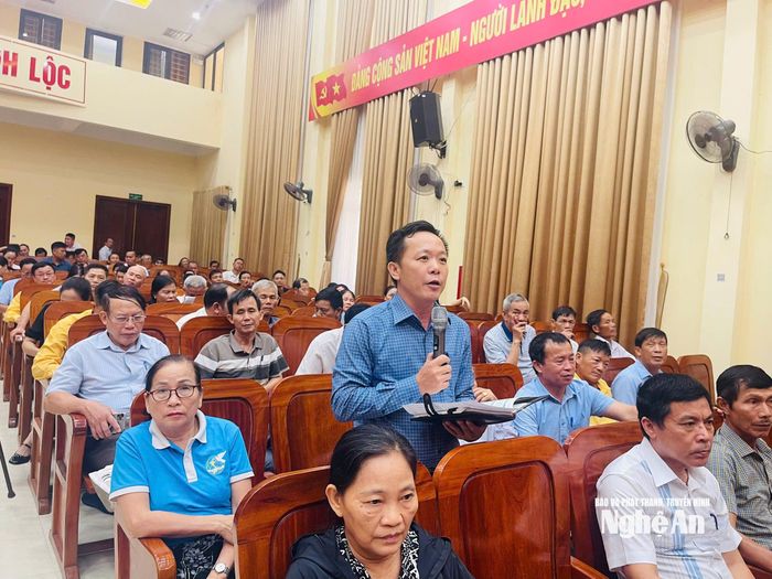 Cử tri phường Vinh Lộc kiến nghị nhiều vấn đề về dân sinh, phát triển kinh tế - xã hội địa phương. Ảnh: Nhật Hải