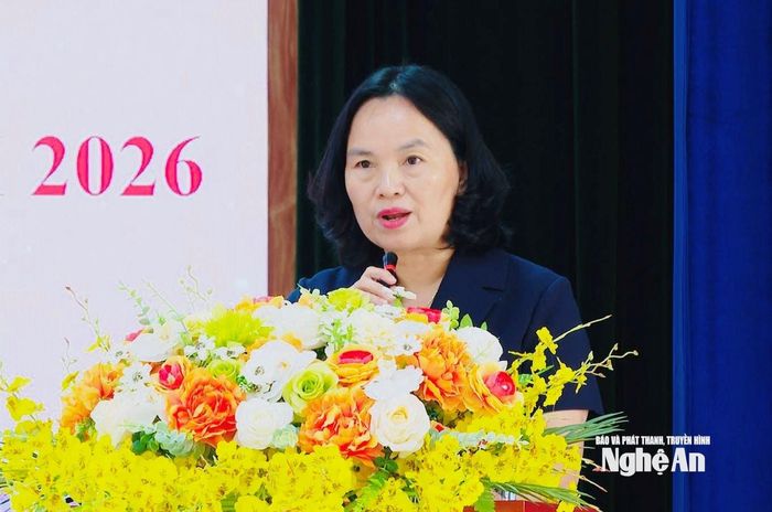 Bà Võ Thị Nhung - Phó Giám đốc Sở Nông nghiệp và Môi trường giải trình, làm rõ một số nội dung thuộc thẩm quyền. Ảnh: Phạm Gái