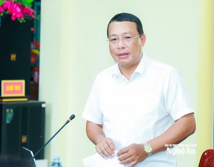 Đồng chí Phạm Hồng Quang - Ủy viên Ban Thường vụ Tỉnh ủy, Giám đốc Sở Xây dựng phát biểu tại cuộc làm việc. Ảnh: Thành Duy