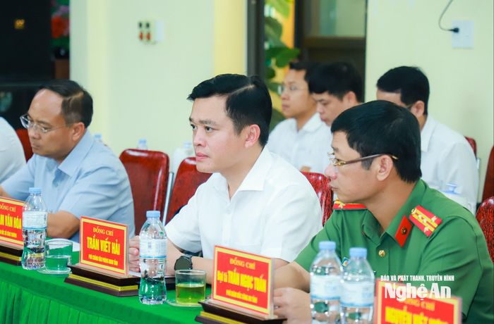 Lãnh đạo các sở, ngành liên quan tại cuộc làm việc. Ảnh: Thành Duy