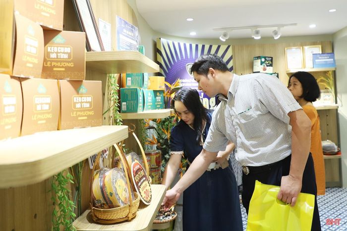 Hoạt động xúc tiến thương mại nhằm nâng cao giá trị nhận diện thương hiệu sản phẩm địa phương, thúc đẩy phát triển các chuỗi liên kết sản xuất - tiêu thụ bền vững.