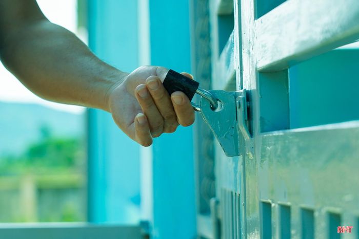 Theo phản ánh từ nhà trường, đơn vị thi công chưa bàn giao công trình dù đã chậm tiến độ.
