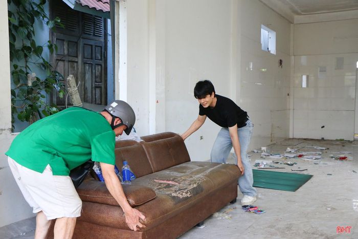 Ông Phan Thái Hòa, tổ dân phố Trung Quý cho biết: "Phải rời khỏi ngôi nhà gắn bó hàng chục năm, chúng tôi mang nhiều cảm xúc. Tuy nhiên, xác định đây là dự án phục vụ sự phát triển chung, chúng tôi sẵn sàng dời dọn. Chỉ mong dự án sớm hoàn thành để diện mạo phường Thành Sen ngày càng khang trang, phát triển hơn".