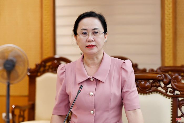 Trưởng ban Tổ chức Tỉnh ủy Trương Thanh Huyền phát biểu tại cuộc họp.
