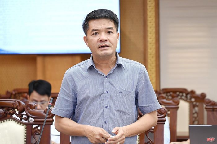 Trưởng ban Nội chính Tỉnh ủy Trần Nhật Tân phát biểu tại cuộc họp.