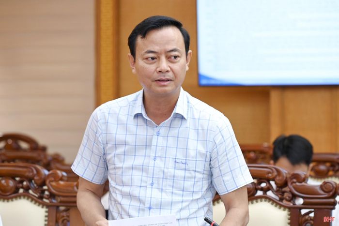 Trưởng ban Tuyên giáo và Dân vận Tỉnh ủy Hà Văn Hùng phát biểu tại cuộc họp.