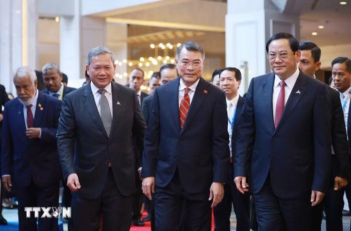 Thủ tướng Lê Minh Hưng cùng Thủ tướng Lào Sonexay Siphandone, Thủ tướng Campuchia Hun Manet, Thủ tướng Thái Lan Anutin Charnvirakul và Thủ tướng Timor-Leste Kay Rala Xanana Gusmão tham dự Phiên khai mạc Diễn đàn Tương lai ASEAN lần thứ ba. (Ảnh: Dương Giang/TTXVN)