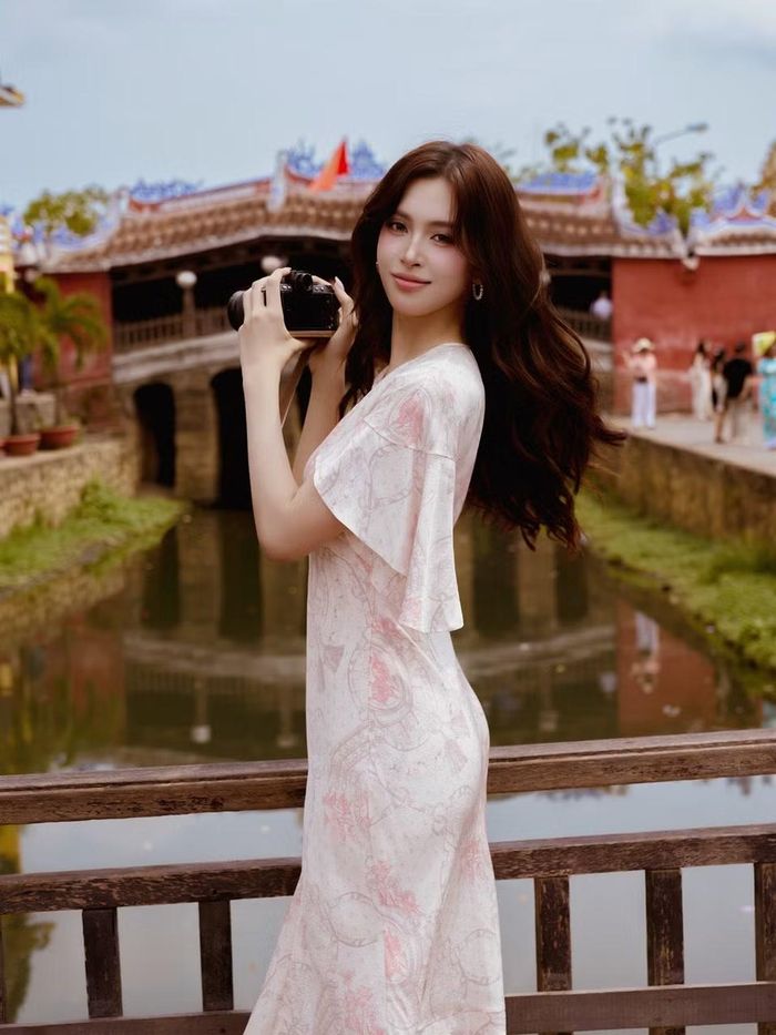Thời gian qua, Tiểu Vy lấn sân điện ảnh. Sau lần đầu chạm ngõ màn ảnh rộng với “Đảo độc đắc,” người đẹp quê Hội An dần cho thấy sự nghiêm túc với nghệ thuật thứ bảy.