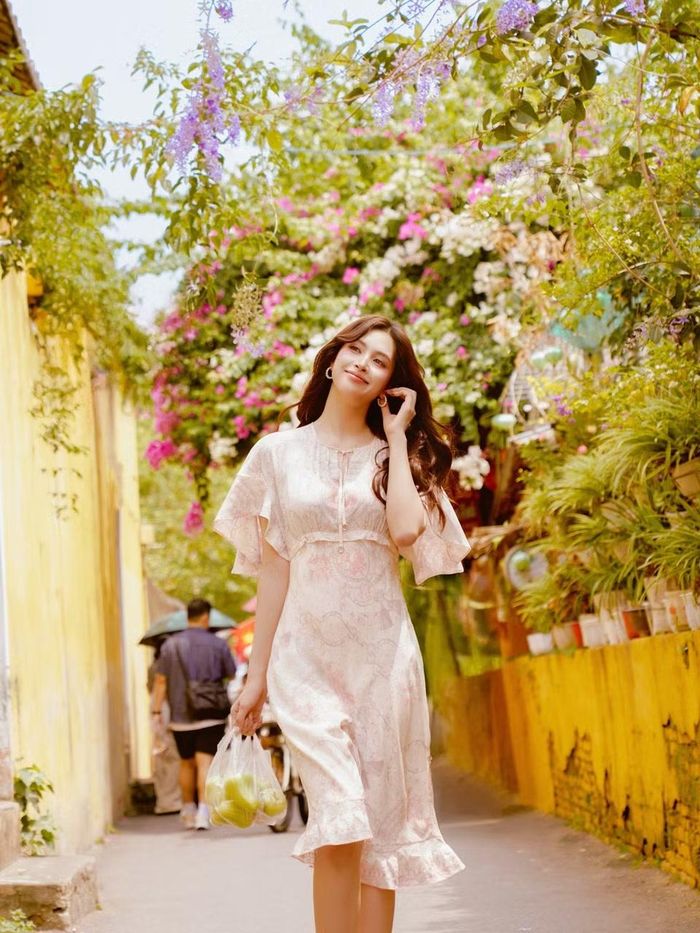 Mỗi lần xuất hiện, nàng hậu đều nhận được nhiều lời khen về nhan sắc, thần thái cùng sự biến hóa linh hoạt trong phong cách.