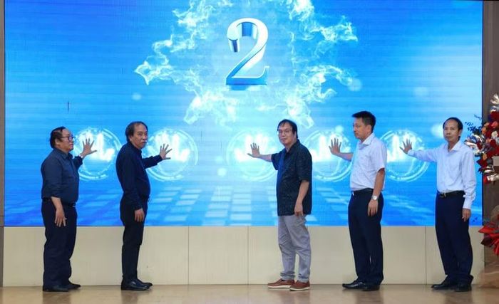 Ban tổ chức thực hiện nghi thức phát động cuộc thi. (Ảnh: PV/Vietnam+)
